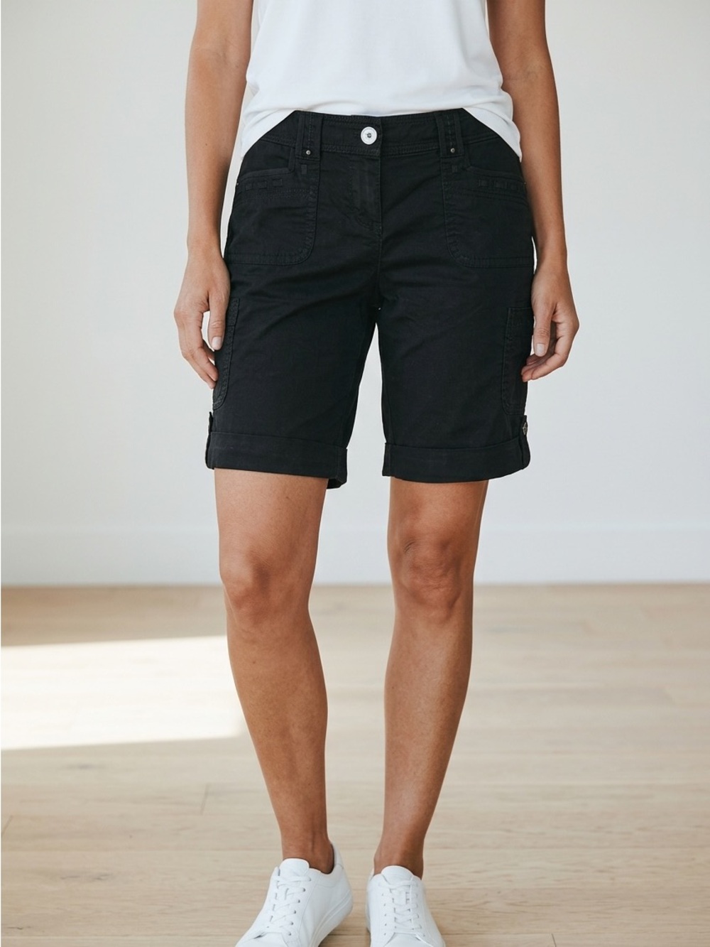 White House Black Market 6-Pocket Cargo Shorts |Bermuda |Feminine |Size 2 |WHBM